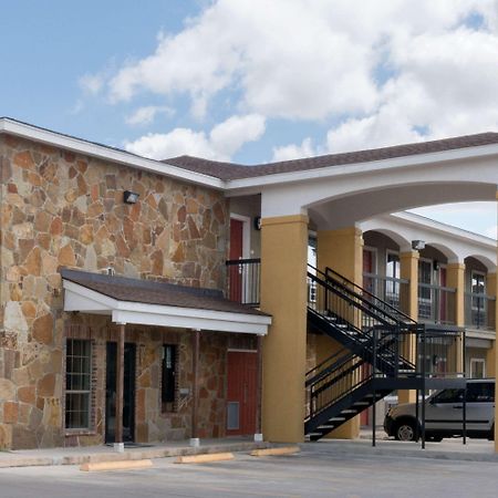 Super 8 By Wyndham San Antonio Near Fort Sam Houston Zewnętrze zdjęcie