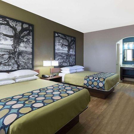 Super 8 By Wyndham San Antonio Near Fort Sam Houston Zewnętrze zdjęcie