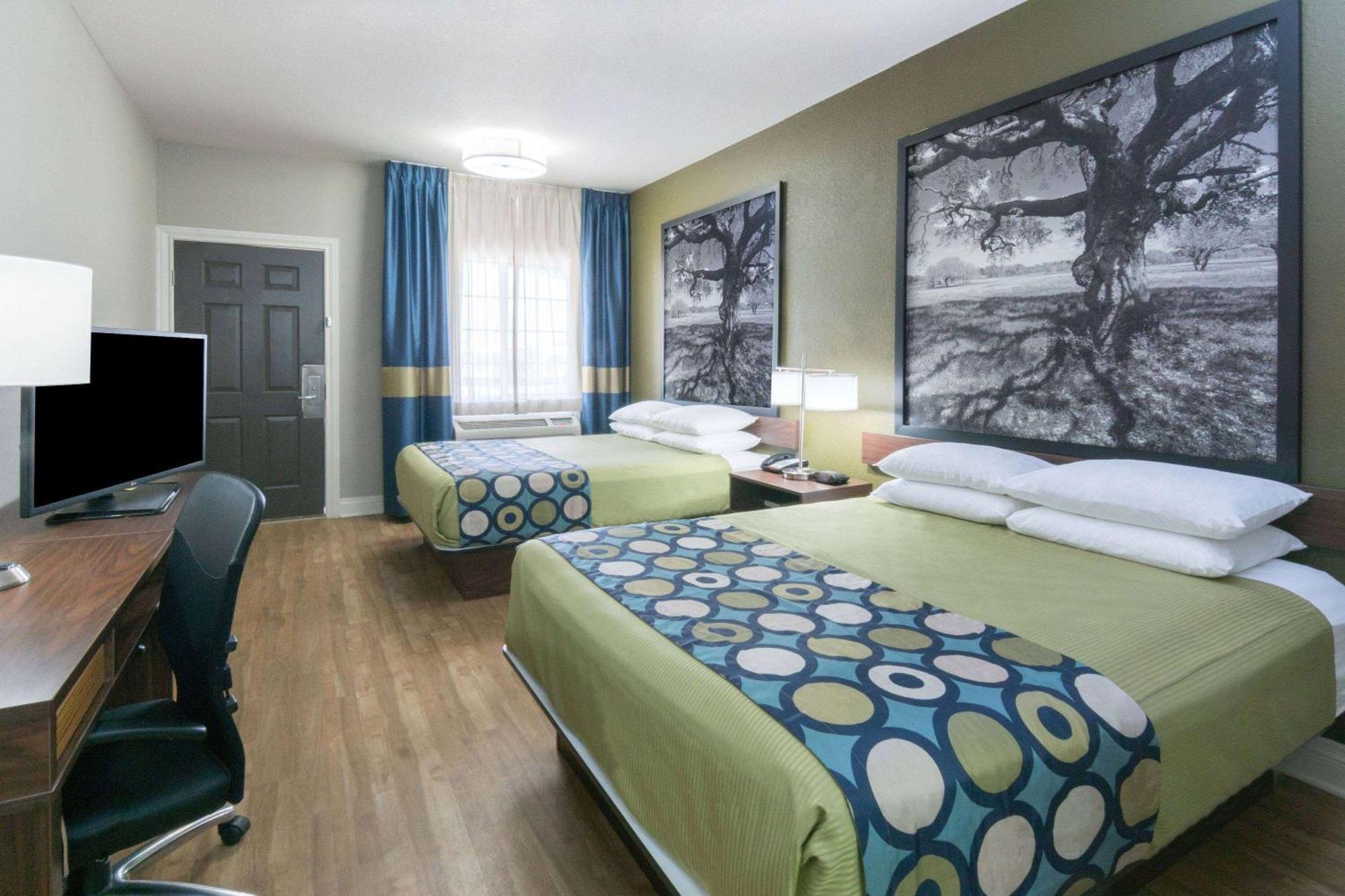 Super 8 By Wyndham San Antonio Near Fort Sam Houston Zewnętrze zdjęcie